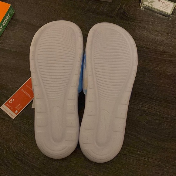 Brand new Nike slides - Picture 3 of 3